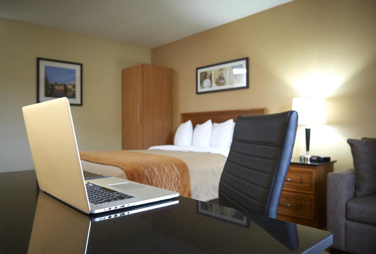 Comfort Inn Laval Esterno foto