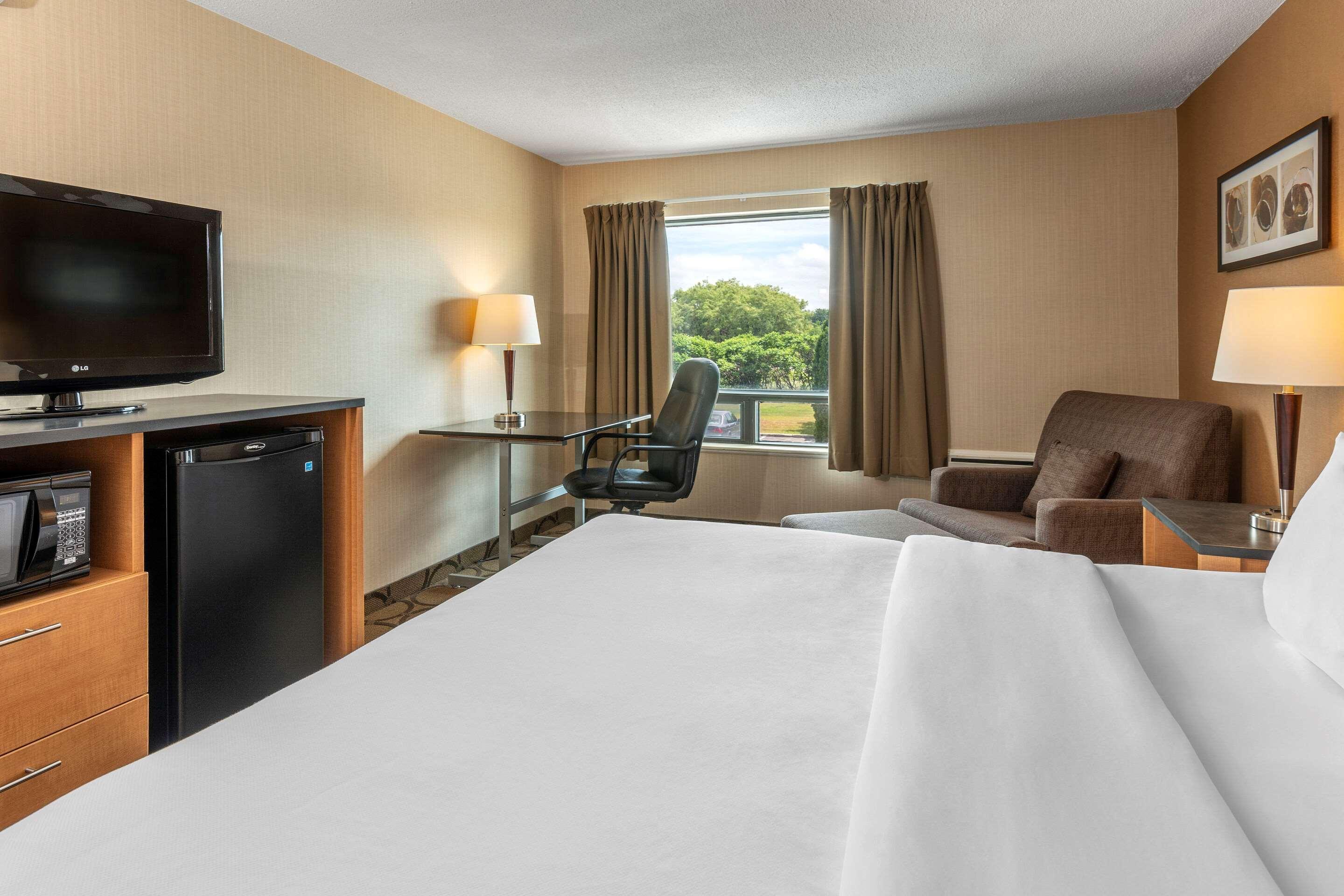 Comfort Inn Laval Esterno foto