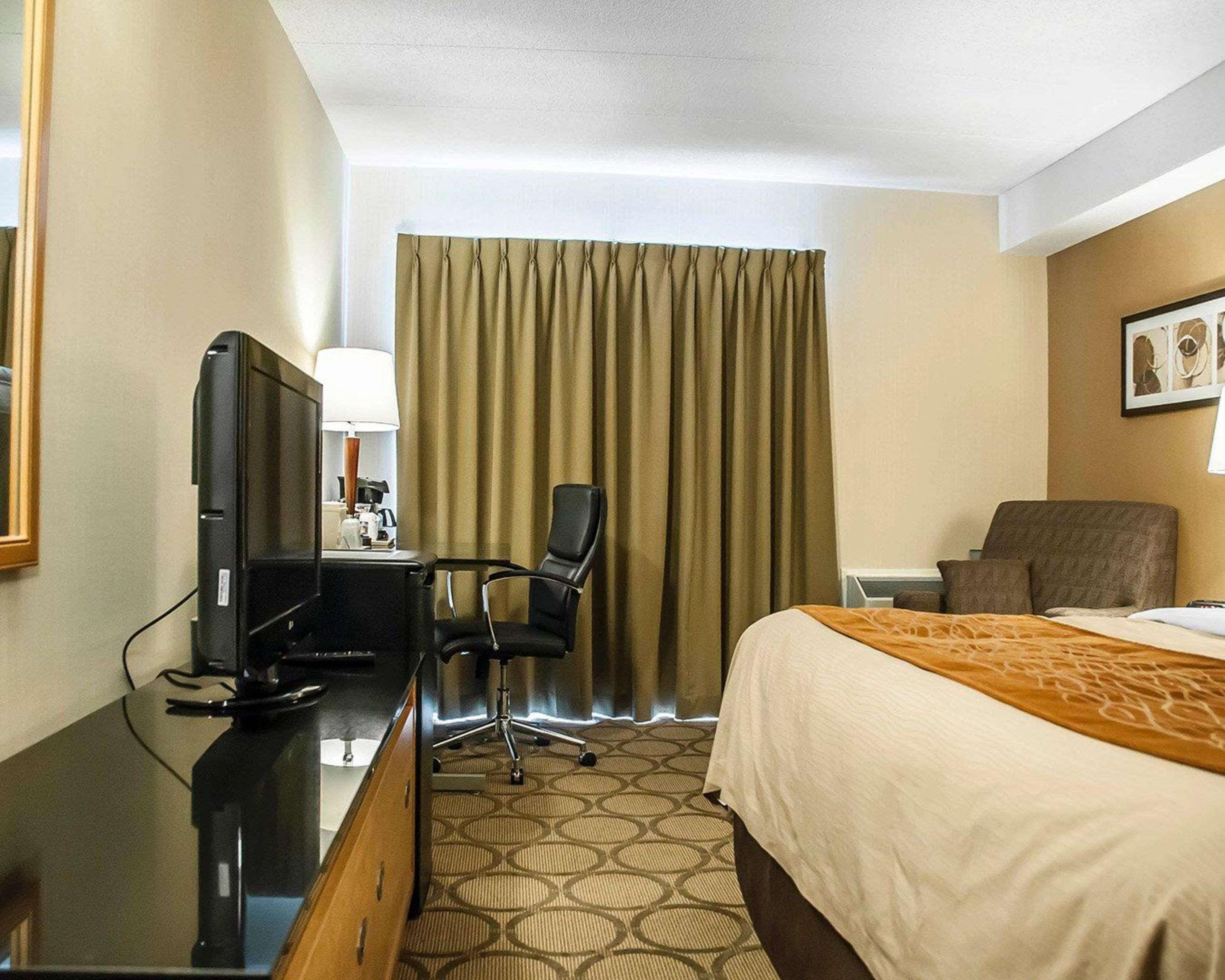 Comfort Inn Laval Esterno foto