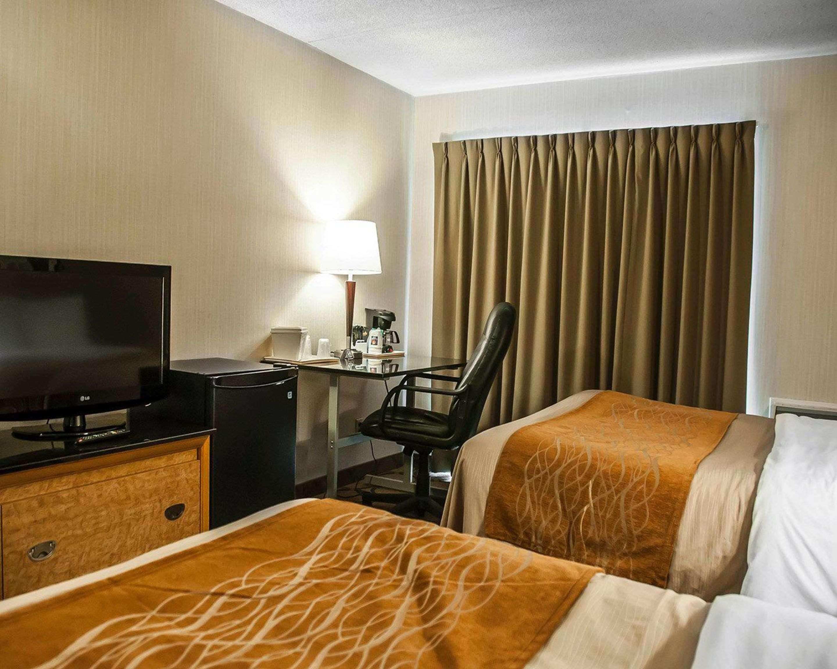 Comfort Inn Laval Esterno foto