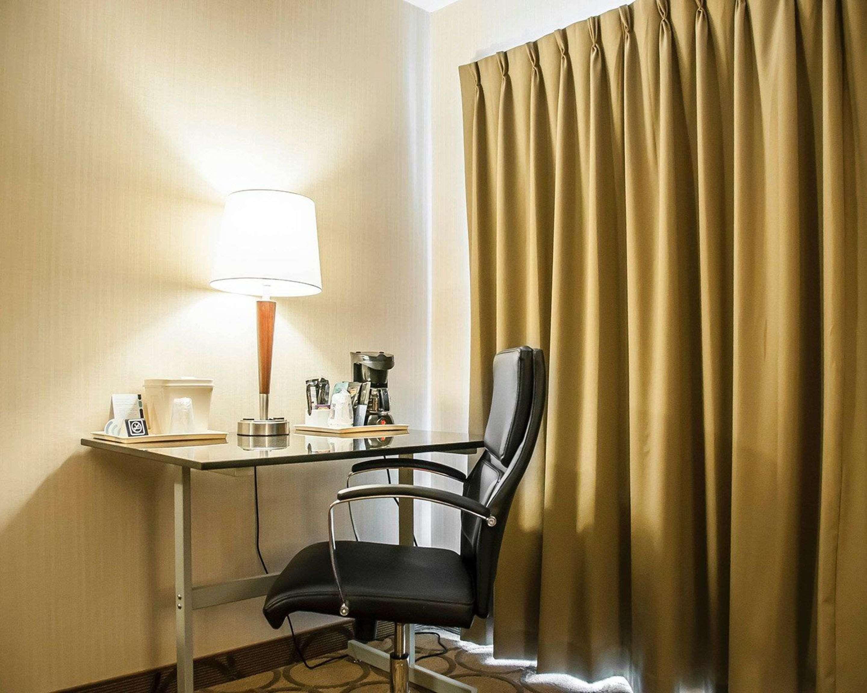 Comfort Inn Laval Esterno foto