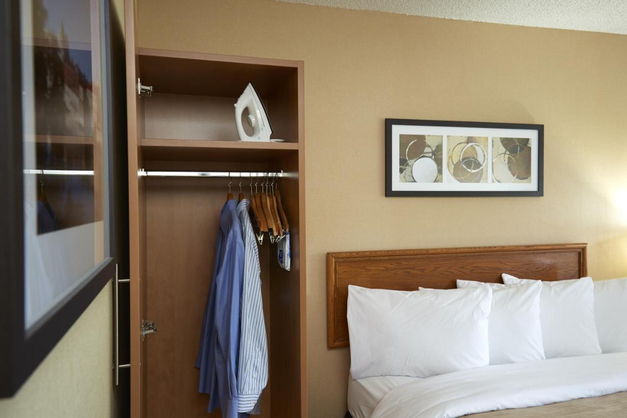 Comfort Inn Laval Esterno foto